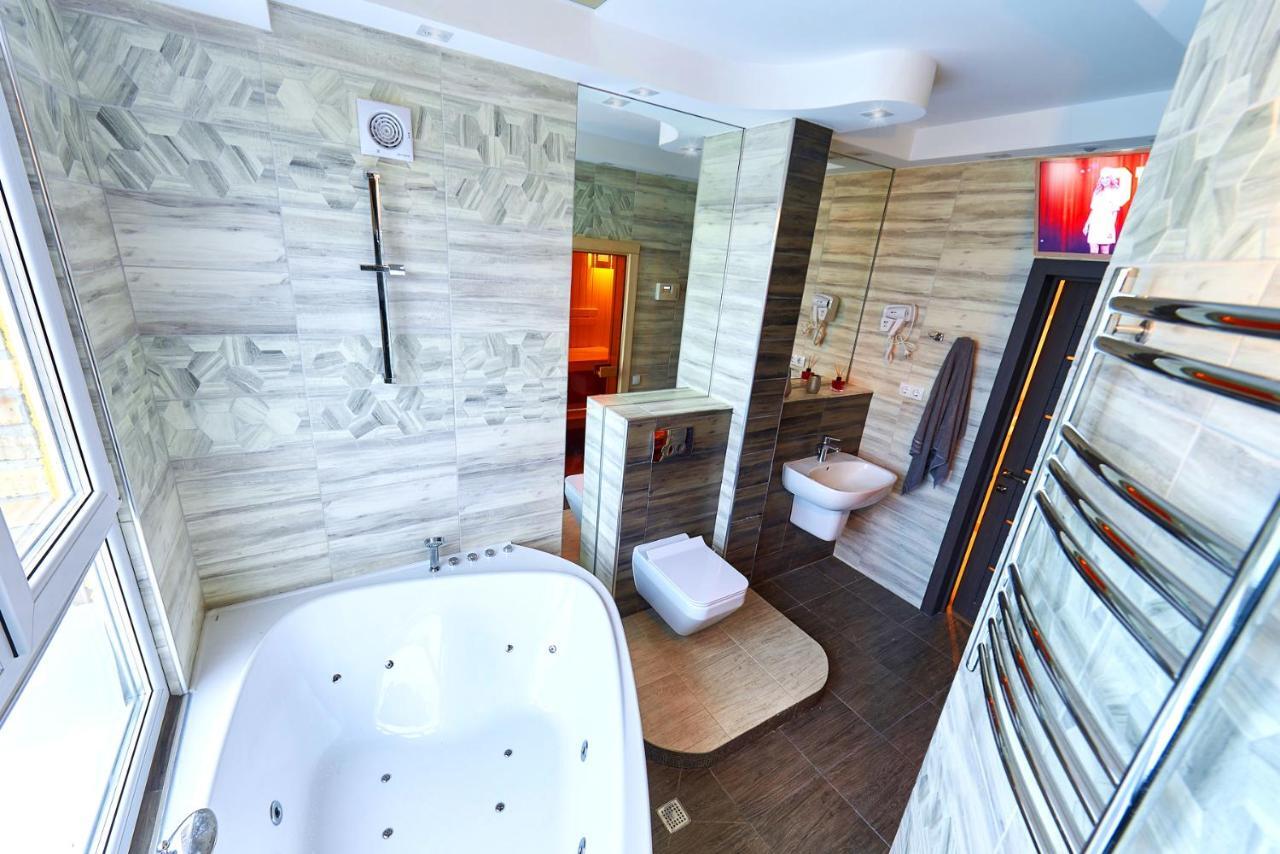 Sauna, Big Jacuzzi , Khreshchatyk Apartments Kiev Luaran gambar